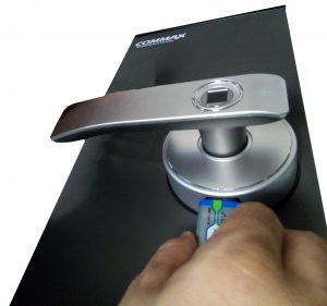 COMMAX CDL800WL - Cerradura biométrica inteligente con capacidad para 100 huellas, teclado touch para 4 passwords y fácil instalación - Image 4