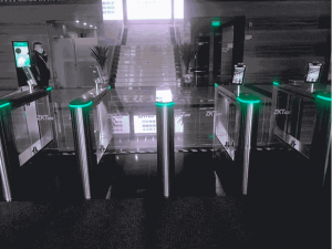 ZKTECO SBTL6000 - Barrera Peatonal Bidireccional/ Acero SUS304/ Aletas de Vidrio/ 110V/ Exterior Protegido/ Carril 63.5cm/ 6 pares Infrarrojos de Seguridad/ Indicador Led/ 2 millones de Ciclos/ Sin Lectores y Panel - Image 4