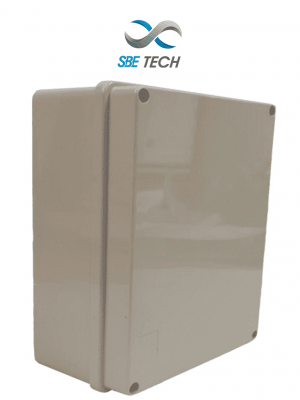 SBE TECH SBE-OP19014070 - Caja plástica con tapa opaca de 19x14x7 cm multiusos, IP66, fabricada en material autoextinguible y resistente a la abrasión - Image 1