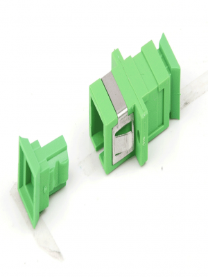 SBE TECH SBE-ADAPSCAPC-S - Adaptador simplex de SC/APC a SC/APC Monomodo/Verde con orejas - Image 1