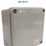 SBE TECH OP10010050 - Caja plástica con tapa opaca de 10x10x5 cm multiusos con grado de protección IP66, fabricada en material autoextinguible y resistente a la abrasión