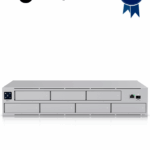 UBIQUITI UNVR-PRO - NVR UniFi Protect , 7 bahías de disco duro de 2,5 "/ 3,5" de 8TB c/u , almacena hasta 20 cámaras 4k o 60 cámaras 1080p , pantalla táctil , 1 puerto 10G SFP+ , 1 puerto GbE RJ45 , Configuración automatizada de RAID 1, 5 o 10 HDD.