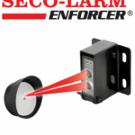 Seco-Larm E936S45RRGQ - Sensor de haz fotoeléctrico reflectante . Cumple con el estándar UL325, 13 metros de alcance ( 45 ft)