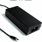 SAXXON PSU1205D - Fuente de Poder Regulada de 12 Vcc a 5 Amperes/ Ideal para Equipos de Alto Consumo de Corriente/ Para Usos Multiples: Sistemas de CCTV, Acceso, Asistencia, etc/ Certificación UL/