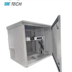 SBE TECH SBE-FRT9UR - Gabinete Exterior 19" 9UR / Alto 599 mm / Ancho 606 mm / Profundidad 552 mm / Acero Galvanizado / Pintura Electroestática / Color Gris / INCLUYE 1 HERRAJE PARA FIJACION A PARED, TORRE O POSTE