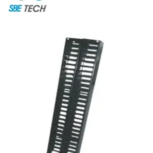 SBE TECH SBE-OV20UR - Organizador de cable vertical de 20 UR con PVC negro y cubierta antideslizante