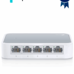 TP-LINK TL-SF1005D - Switch de escritorio con 5 puertos RJ45 Fast Ethernet, diseño en plástico y configuración plug and play.