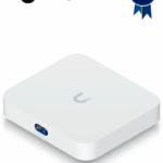 UBIQUITI UCG-ULTRA - UniFi Cloud Gateway, Router multiWAN para balanceo/failover , Integra UniFi Network para administrar hasta 30 dispositivos UniFi, (1) puerto WAN 1/2.5 GbE y (4) puertos LAN GbE