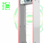 ZKTECO D4330 - Arco Detector de Metales con 33 zonas de detección, 300 niveles de sensibilidad, pantalla HD 7", indicadores LED en ambas vistas, control remoto y batería de respaldo incluida.