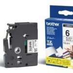 Etiqueta blanca continua laminada BROTHER TZE211 - de 6 mm de ancho x 8 mts de largo. Impresión en negro.