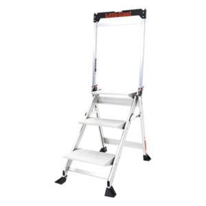 Little Giant Ladder Systems JUMBO-STEP-3WHR – Escalera de Tijera / 3 Peldaños Jumbo / Altura 0.67 m (2.2 ft) / Capacidad 170 kg (375 lbs) / Barra Anti-caídas / Almohadillas Antideslizantes