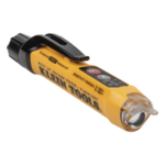 KLEIN TOOLS NCVT3P – Detector de voltaje sin contacto / 12-1000 V CA / Doble rango / IP67 / CAT IV 1000 V / 6.6' (2 m) resistencia a caídas / Linterna integrada