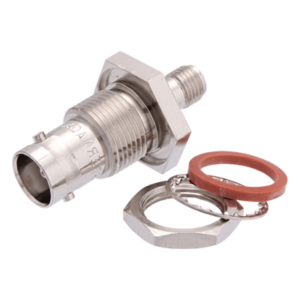 SYSCOM PARTS SPE-9185 – Adaptador Coaxial / BNC Hembra a SMA Hembra / 50 Ohm / Montaje en Panel (Bulkhead)