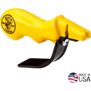 KLEIN TOOLS 48036 – Afilador de Cuchillas y Tijeras / Carburo de Tungsteno / Doble Filo Simultáneo / Protector de Dedos / 4'' / 45 g