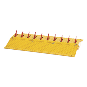 DKS DOORKING 1610-087 – Picos Poncha Llantas Autónomos / Secciones Modulares 0.9 m (3 ft) / Acero 1/4' con Pintura Amarilla / Operación Mecánica sin Energía Eléctrica / Altura 7.6 cm como Reductor de Velocidad / Instalación Sobre Superficie