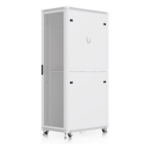 UBIQUITI UACC-RACK-42U-1000-P – Gabinete de Rack 42U / 600 x 1000 mm / Carga 800 kg (1763.7 lb) Estática / Ventilación Integrada / Puertas Perforadas / Totalmente Ensamblado