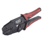 KLEIN TOOLS 3005-CR – Pinza Ponchadora / Terminales Aislados 10-22 AWG / Acción Compuesta / Tres Cavidades / Doble Agarre