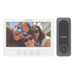 HIKVISION DS-KIS212 – Kit de Videoportero / Pantalla LCD 7" / 720p / Gran Angular 130° / Frente de Calle IR 3 m (9.8 ft) / Conexión 4 Hilos / 3 Monitores / 2 Frentes de Calle