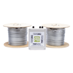RBTEC IROC-2Z-1000-V2 – Cable Sensor Perimetral / 610 m (2,000 ft) / 2 Zonas Independientes / Malla de Acero Inoxidable / NEMA 4X / IP66 / Autocalibración Climática