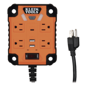 KLEIN TOOLS 29601 – Multicontacto Industrial / 4 Salidas 120 Vca / 2 USB-A y 1 USB-C / Luces LED Integradas / Soporte Magnético / Cable 5' (1.5 m)