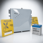 YONUSA SYSNGV2-KIT – Energizador Perimetral / 12,000 V / 1 Joule / 2,500 m (8,202 ft) / Respaldo 3 Días / Solar 12V