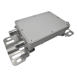 EPCOM EP-COMB-2B – Combinador de Bandas de Dos Vías / 698-960 MHz y 1710-2700 MHz / PIM3 -140 dBc / Potencia Pico 800 W / Conectores N Hembra / IP40