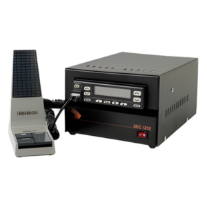 SKB-8360-HK – Radiobase VHF / 450-520 MHz / 45 W / 128 Canales / 12 VDC / Gabinete Resistente