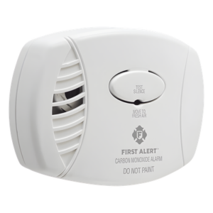 FIRST ALERT CO605B – Detector de Monóxido de Carbono / Sensor Electroquímico / Alarma 85 dB / Enchufable con Batería de Respaldo / Operación Continua