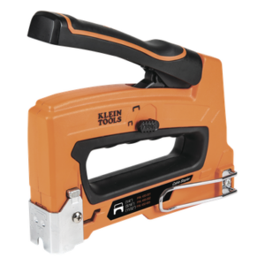 KLEIN TOOLS 450-100 – Engrapadora para Cables / Acción Progresiva / 3 Tamaños de Grapas 1/4, 5/16, 11/32 pulg / Aluminio Fundido / Canal Guía Protector