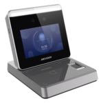 HIKVISION DS-K1F600U-D6E-F – Enrolador IP Biométrico / Pantalla 3.97" HD / Reconocimiento Facial 0.2s / MIFARE EM DESFire FeliCa / TCP/IP / Interior / -10°C a +50°C (14°F a +122°F)
