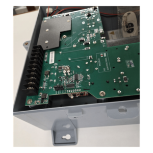 YONUSA SYSNG-V3-H – Energizador Perimetral / 12,000 V / 1 J / 2,500 m (8,202 ft) Lineales / Control Remoto con Pánico / Respaldo Batería 3 Días / Alimentación Solar Opcional
