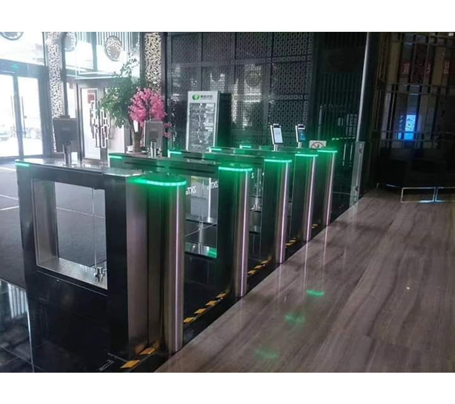 ZKTECO SBTL6200 - Barrera Peatonal Central / Acero SUS304 / Aleta de Acrílico Personalizables / 110 V / Exterior Protegido / Carril 63.5 Cm / 6 pares de Infrarrojos de Seguridad / Indicador Led / 2 millones de Ciclos / No cuenta con Lectores y Panel - Image 2